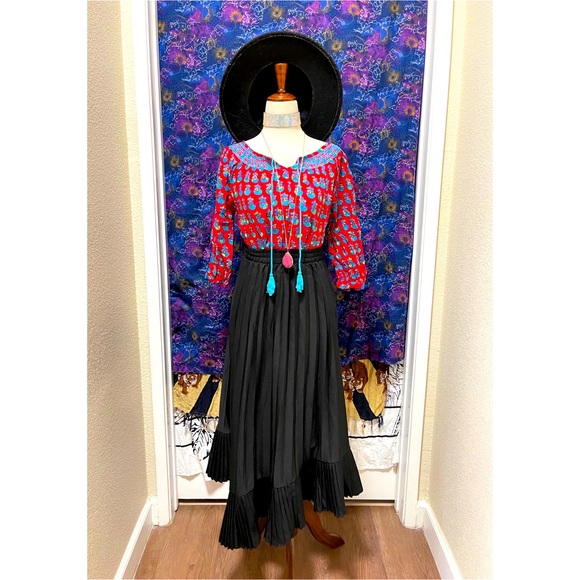 π Lovely bohemian vibrant top - Picture 10 of 12